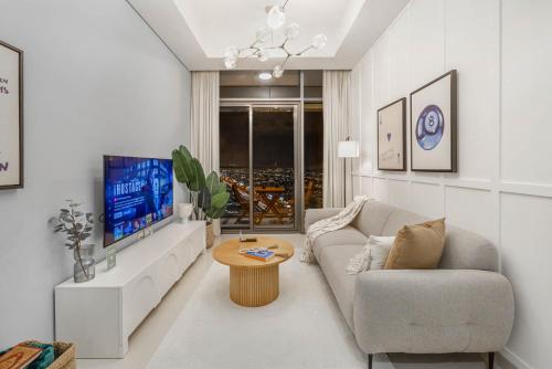 Sky High 1BR in City View with 41st Floor Views - image 2