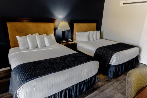 2 queen beds
