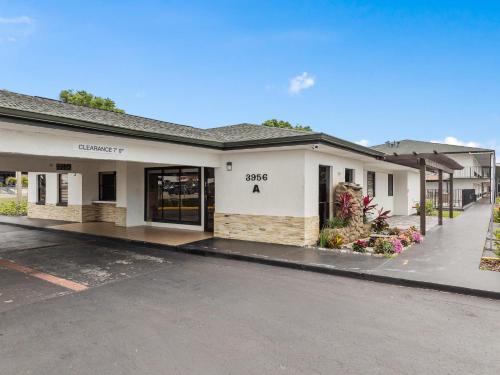 Baymont by Wyndham Orlando Downtown – Orlando, FL