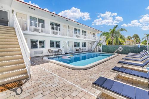 The Shores Hotel 3