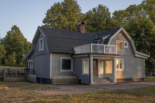House outside Älmhult, Brokhult