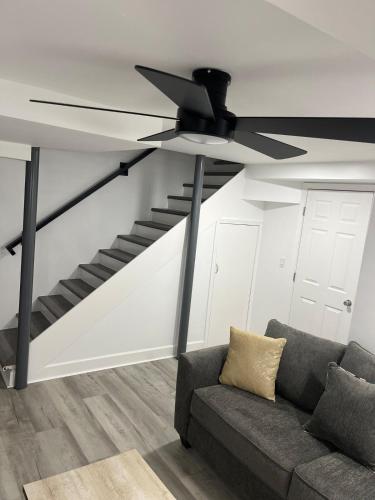 NEW Quiet Intwn Apt WITH Private Entry, Bath & Patio in Southwest