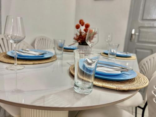 Two-Bedroom Apartment room in Cozy Haven-Wifi-clim-spacieux