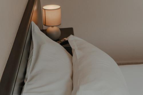2 twin beds