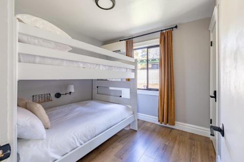 Scenic Mountain Getaway by the Park