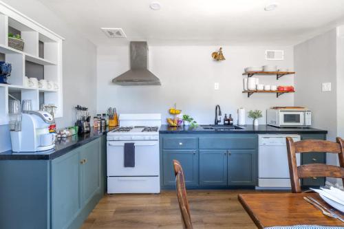 Scenic Mountain Getaway by the Park