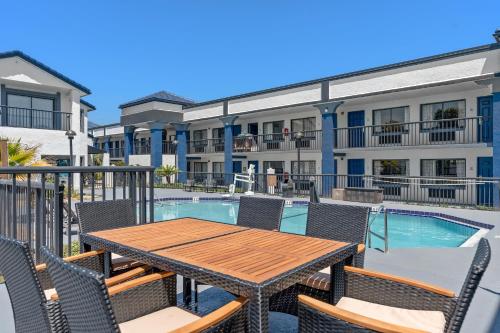 ทัศนียภาพภายนอกโรงแรม, Baymont by Wyndham Orlando East in มิดทาวน์