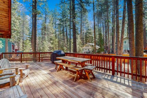 Charming Tahoe Chalet in ทาโฮ วัลเลย์