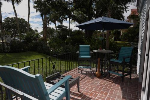ระเบียง/ชานเรือน, The Margaret Suite at The Abbey House a B&B in Daytona Beach in เดย์โตนา บีช ซิตี เซนเตอร์
