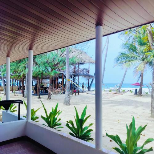French garden Pragash Beach Hotel – Trincomalee, GA