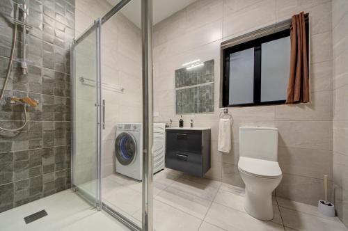 Bright & Spacious Beachside Apartment by SF Homes