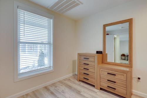 3 Mi to Beach and Pier Pet-Friendly Cape Cod Apt! 3 Mi to Beach and Pier Pet-Friendly Cape Cod Apt!