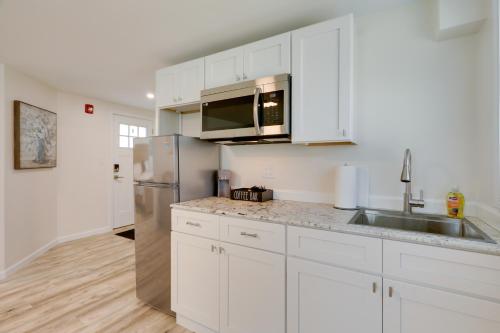 3 Mi to Onset Beach Sleek Apartment in Wareham 3 Mi to Onset Beach Sleek Apartment in Wareham