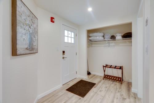 3 Mi to Onset Beach Sleek Apartment in Wareham 3 Mi to Onset Beach Sleek Apartment in Wareham