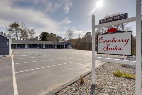 3 Mi to Onset Beach Sleek Apartment in Wareham 3 Mi to Onset Beach Sleek Apartment in Wareham