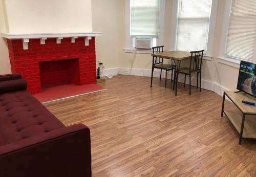 Spacious and private apartment with 3 bedrooms and 1 bathroom near Newark International Airport EWR and New York City