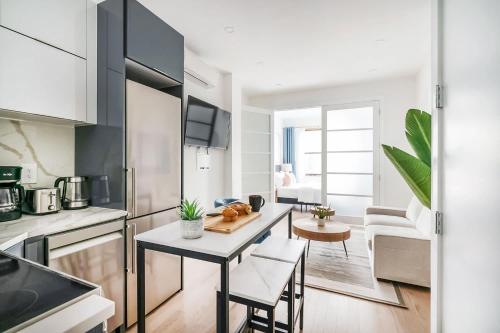 317-1B Sleek Modern 1BR Union Square WD in Unit, New York (Foto 6)