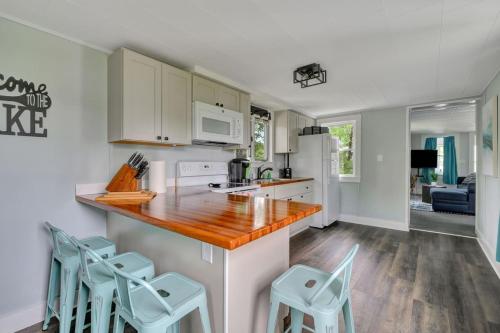 Spacious Lakeside Retreat 4-Bedroom Game Room in Orono