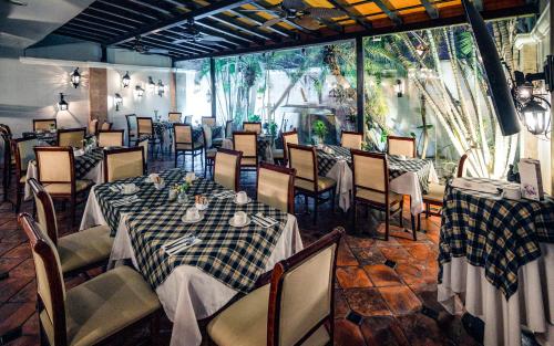 InHouse Select Hacienda Tres Rios Hotel Culiacan - 레스토랑