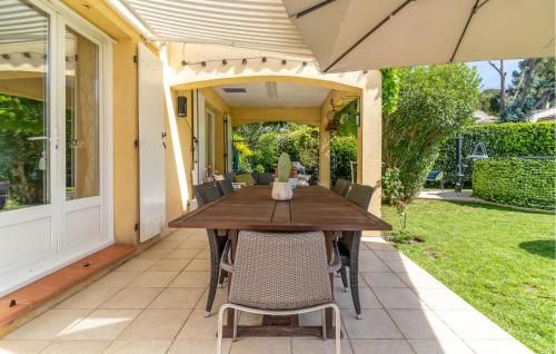 Exterior view, Stunning Home In Saint-Raphael in Vallon de Coste