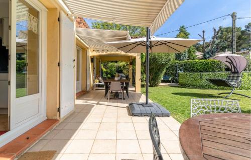 Exterior view, Stunning Home In Saint-Raphael in Vallon de Coste