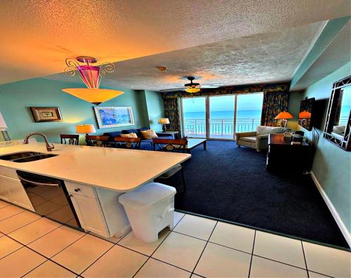 13th Floor 1 BR Resort Condo Direct Oceanfront Wyndham Ocean Walk Resort Daytona Beach 1302 in Daytona Beach, USA