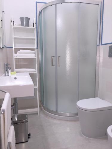 Double Room image 6