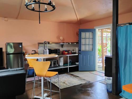 Ping's Tiny Home self-check in & out private in 西美熹德