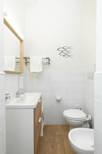 Twin Room with Shower image 10