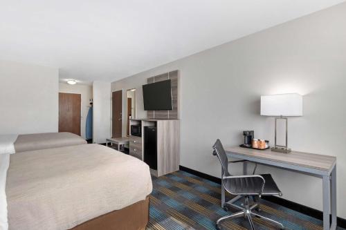 Quality Inn & Suites Fort Madison near Hwy 61 - image 12