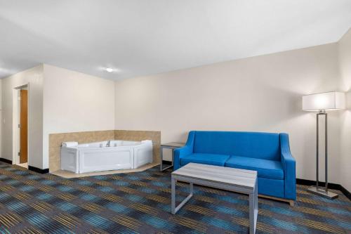 Quality Inn & Suites Fort Madison near Hwy 61 - image 10