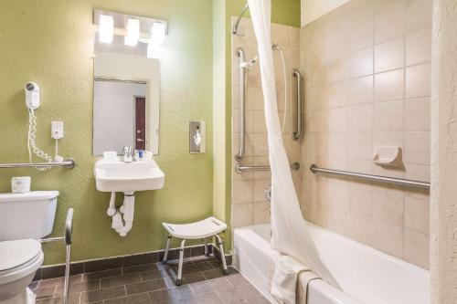 Sleep Inn & Suites Jacksonville near Camp Lejeune - image 13