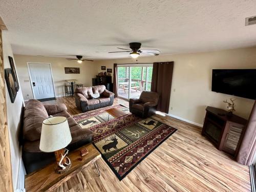 Facilities, Graceful Smoky Retreat Hot Tub Incredible Views near Forbidden Caverns