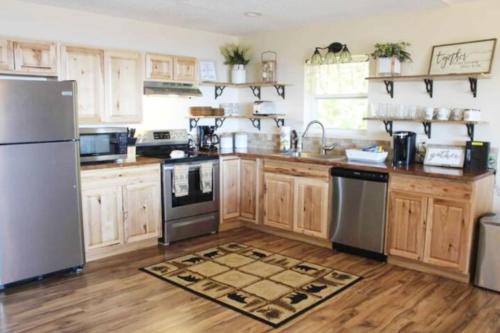 Kitchen, Graceful Smoky Retreat Hot Tub Incredible Views near Forbidden Caverns