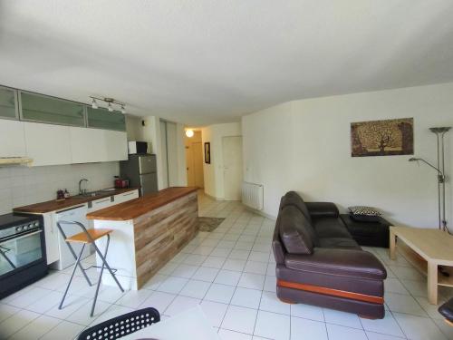 F3 63m2, Piscine, Terrasse, Parking, 20 min plages by ImmoConciergerie in La Chamberte