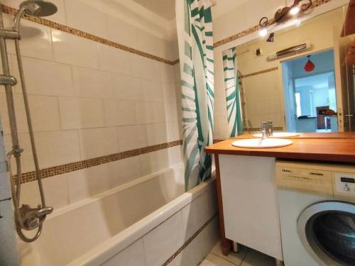 F3 63m2, Piscine, Terrasse, Parking, 20 min plages by ImmoConciergerie in La Chamberte