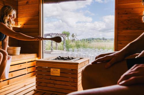 Silverwood Luxury Lodges & Bistro Barn - image 9