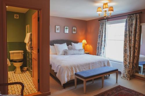 1 king bed, 1 twin bed