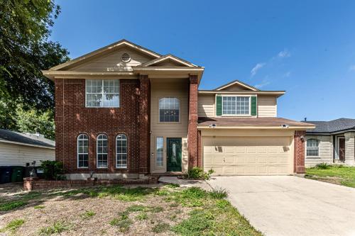 15135 Family-Friendly Home Near Top Attractions in San Antonio, USA
