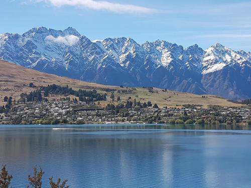Gorgeous Views - Queenstown - image 5
