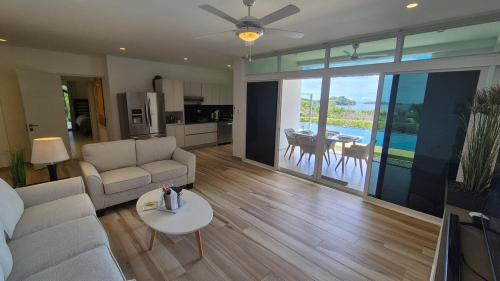 Ocean view private pool apartment near hotel facilities in Boca Chica