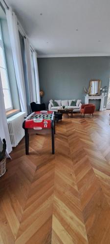 Iekārtas, Maison familiale Ecole des Filles in Neuilly-en-Thelle