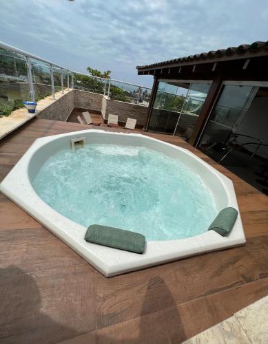 Balcony/terrace, Cobertura com jacuzzi na enseada near Casa De Massas Alfa