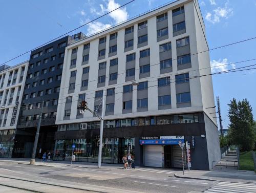 LUX Prime Suite with FREE parking  + FAST Internet - image 2