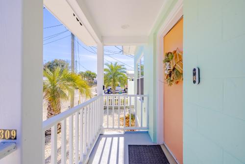 Salty Lime 309 - Golf cart and pet friendly!