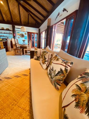 Private Oceanfront Fijian Villa Sleeps 8 in Malolo Sziget