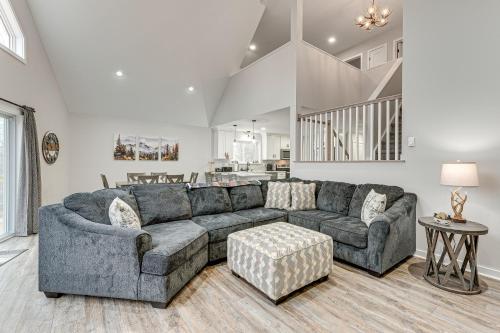 Lake and Pool Access Poconos Family Getaway!