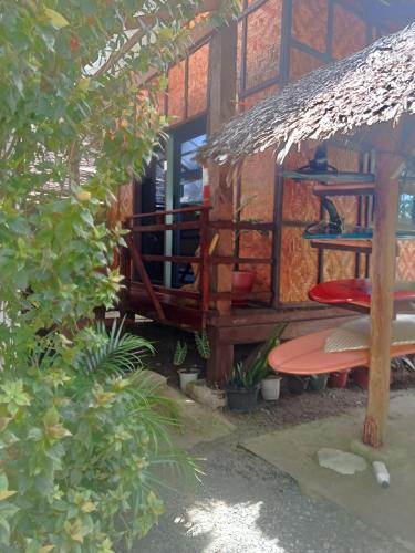 Exterior view, Weeroona Huts Homestay Pacifico in San Isidro