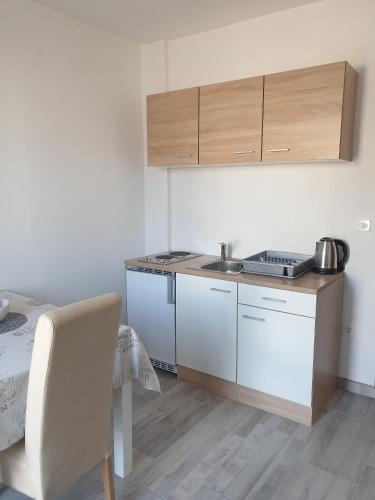 Apartments and rooms with parking space Krk - 13553 - image 5