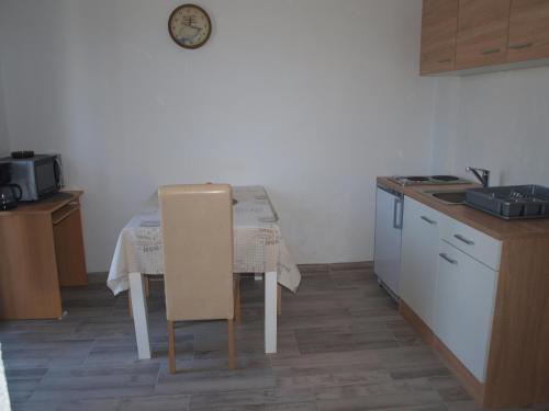 Apartments and rooms with parking space Krk - 13553 - image 3